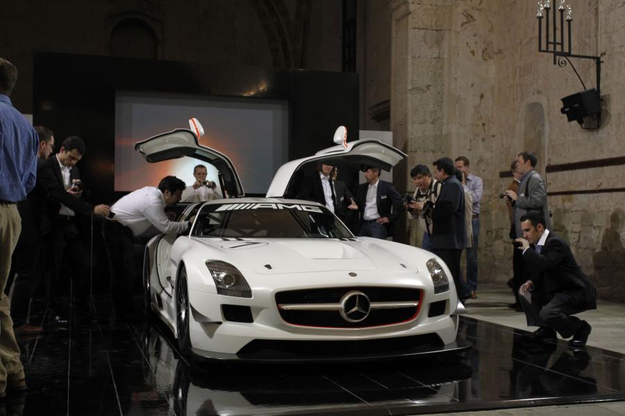  Mercedes-Benz SLS AMG GT3 2011 года  (фото 34 из 38)